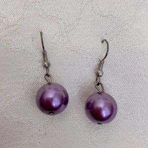 Dangling pearl earrings